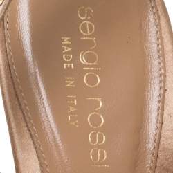 Pre Owned صندل سرجيو روسي مزخرف كريستال فتحة كعب ساتان بيج مقاس 38.5