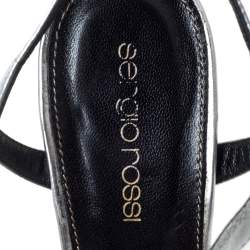 مملوكة مسبقًا صندل سيرجيو روسي سير كاحل نعل سميك جلد منقوش فضي ميتالك مقاس 36