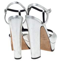 مملوكة مسبقًا صندل سيرجيو روسي سير كاحل نعل سميك جلد منقوش فضي ميتالك مقاس 36