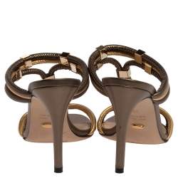 مملوكة مسبقًا صندل سيرجيو روسي ميتاليك أخضر داكن / ذهبي سير حرف تي مقاس 35