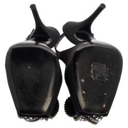 Pre Owned صندل سيرجيو روسي ساتان أسود مزخرف كريستال مقدمة مربعة فتحة كعب مقاس 38