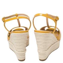 مملوكة مسبقًا Sergio Rossi Yellow Patent Leather Wedge Platform Sandals Size 39