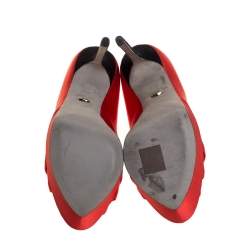 Pre Owned حذاء كعب عالي سيرجيو روسي ساتان أحمر مقدمة مفتوحة  نعل سميك مقاس 39.5