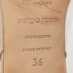 مملوكة مسبقًا صندل سيرجيو روسي مشمع بلاستيك بيج مزخرف كريستال مقدمة مدببة فتحة كعب مقاس 36