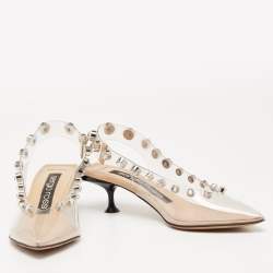 مملوكة مسبقًا صندل سيرجيو روسي مشمع بلاستيك بيج مزخرف كريستال مقدمة مدببة فتحة كعب مقاس 36