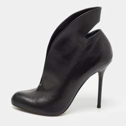 مملوكة مسبقًا Sergio Rossi Black Leather V-Neck Cut Out Ankle Booties Size 36