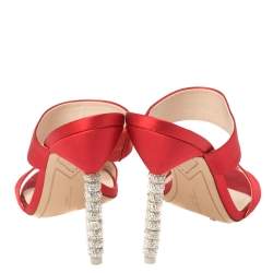 Pre Owned حذاء مولز صوفيا ويبستر سلايد كعب مزخرف كريستال ساتان أحمر مقاس 40