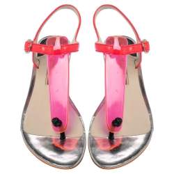 Pre Owned صندل سوفيا ويبستر فلات بإصبع جلد وبي في سي وردي مقاس 38