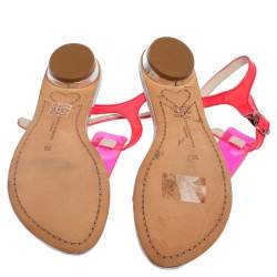 Pre Owned صندل سوفيا ويبستر فلات بإصبع جلد وبي في سي وردي مقاس 38