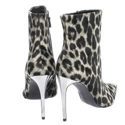 مملوكة مسبقًا حذاء بوتيز كاحل ستيلا ماكرتني مقدمة مدببة قطيفة طباعة فهد أسود مقاس 37