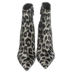 مملوكة مسبقًا حذاء بوتيز كاحل ستيلا ماكرتني مقدمة مدببة قطيفة طباعة فهد أسود مقاس 37