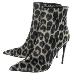 مملوكة مسبقًا حذاء بوتيز كاحل ستيلا ماكرتني مقدمة مدببة قطيفة طباعة فهد أسود مقاس 37