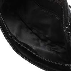 مملوكة مسبقًا حقيبة كلتش ستيلا مكارتني ريفيت جلد صناعي لامع سوداء بقلاب 