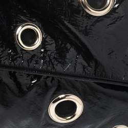 مملوكة مسبقًا حقيبة كلتش ستيلا مكارتني ريفيت جلد صناعي لامع سوداء بقلاب 