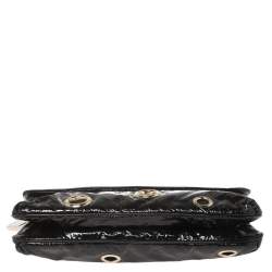 مملوكة مسبقًا حقيبة كلتش ستيلا مكارتني ريفيت جلد صناعي لامع سوداء بقلاب 