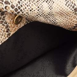 مملوكة مسبقًا حقيبة كلتش ستيلا مكارتني فالابيلا رفيعة جلد تأثير ثعبان صناعي بيج 