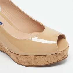 Pre Owned حذاء كعب عالي ستيورات وايزمان إسفين جلد لامع بيج مقاس 38.5