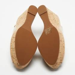 Pre Owned حذاء كعب عالي ستيورات وايزمان إسفين جلد لامع بيج مقاس 38.5