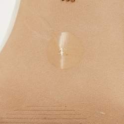 مملوكة مسبقًا صندل ستيورات وايتزمان ساتان كريم مع فيونكة وحزام للكاحل مقاس 41