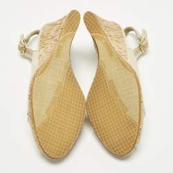 مملوكة مسبقًا Stuart Weitzman Size 37 Beige Canvas Peep Toe Slingback Pumps