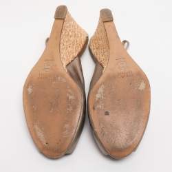 Pre Owned صندل ستيوارت وايتزمان جلد ذهبي بحزام خلفي على كعب مسطح مقاس 40