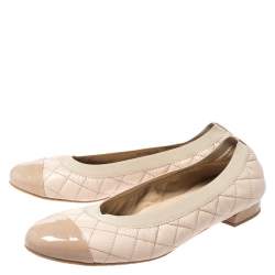 Stuart Weitzman Beige Quilted Leather And Patent Cap Toe Scrunch Ballet Flat Size 38.5