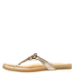 Pre Owned Stuart Weitzman Puppy Luv Gold Leather And PVC Crystal Embellished Thong Flat Sandals Size 41