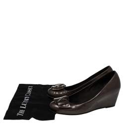 Pre Owned Stuart Weitzman Brown Patent Leather Buckle Detail Round Toe Wedge Pumps Size 40