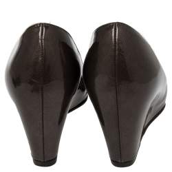 Pre Owned Stuart Weitzman Brown Patent Leather Buckle Detail Round Toe Wedge Pumps Size 40