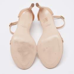 مملوكة مسبقًا صندل ستيوارت وايتزمان نوديستونغ جلد بيج لامع بحزام للكاحل مقاس 35.5