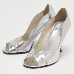 Pre Owned Stuart Weitzman Silver Leather Peep Toe Pumps Size 37.5