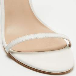 مملوكة مسبقًا Stuart Weitzman White Leather Nudist Ankle Strap Sandals Size 39