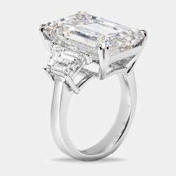 Pre Owned 14.00 cts Emerald Cut and Trapazoid Lab Grown Diamond 18k White Gold Ring Size 51