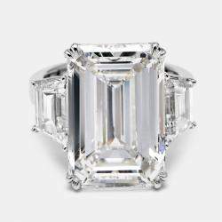 Pre Owned 14.00 cts Emerald Cut and Trapazoid Lab Grown Diamond 18k White Gold Ring Size 51