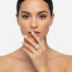 Pre Owned خاتم ألماس مقطوع بشكل زمرد أصفر ومستدير مُصنَّع في المختبر بوزن 11.6 قيراط من الذهب الأبيض عيار 18 بحجم 52