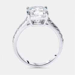 Pre Owned خاتم ألماس مُصنَّع بوزن 3.2 قيراط بقَطع وسادة ودائري من الذهب الأبيض عيار 18 بمقاس 52