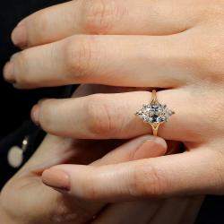 مملوكة مسبقًا 2.00 cts Marquise Lab Grown Diamond 14k yellow Gold Wedding Ring Size 52