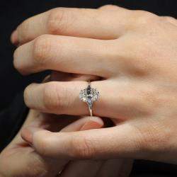 مملوكة مسبقًا خاتم ألماس مُصنّع في المختبر بوزن 2.00 قيراط بقصة بيضاوية من الذهب الأبيض عيار 14 بمقاس 52