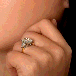 Pre Owned خاتم زفاف من الماس المصنع في المختبر بقصة بيضاوية بوزن 5.9 قيراط من الذهب متعدد الألوان عيار 14.