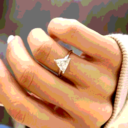 Pre Owned خاتم ألماس مُصنَّع في المختبر بشكل مثلث 1.5 قيراط من الذهب الأبيض عيار 14 لحجم 52.