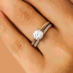 مملوكة مسبقًا خاتم ألماس مصنوع في المختبر بوزن 1.72 قيراط قطْع دائري من الذهب الأبيض عيار 14 بالمقاس 7.