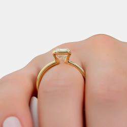 مملوكة مسبقًا 2 cts Lab Grown Emerald Diamond 18k Yellow Gold Engagement Ring Size 52