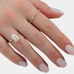 مملوكة مسبقًا 2 cts Lab Grown Emerald Diamond 18k Yellow Gold Engagement Ring Size 52