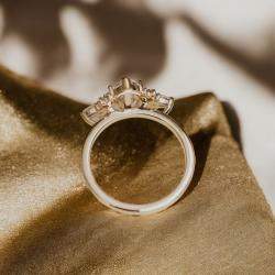 مملوكة مسبقًا خاتم ألماس مَرْكَوزي مُصنَّع في المختبر بوزن 1.50 قيراط من الذهب الأصفر عيار 18 بمقاس 52