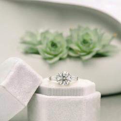 Pre Owned 1.9 cts Round Lab Grown Diamond 18k White Gold Engagement Ring Size 52