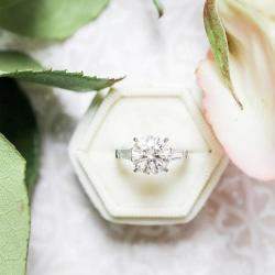 Pre Owned 1.9 cts Round Lab Grown Diamond 18k White Gold Engagement Ring Size 52