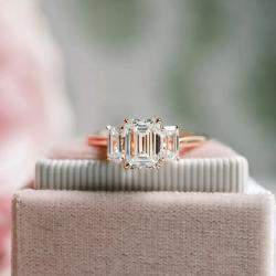 Pre Owned خاتم ألماس زمرد مُصنَّع في المختبر بوزن 4 قيراط من الذهب الأصفر عيار 18 بمقاس 7.