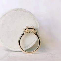 Pre Owned خاتم ألماس زمرد مُصنَّع في المختبر بوزن 4 قيراط من الذهب الأصفر عيار 18 بمقاس 7.