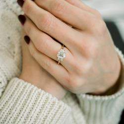 Pre Owned خاتم ألماس زمرد مُصنَّع في المختبر بوزن 4 قيراط من الذهب الأصفر عيار 18 بمقاس 7.