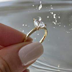 Pre Owned خاتم ألماس مصنع كمثري بوزن 1.5 قيراط من الذهب الأصفر عيار 18 بحجم 52.